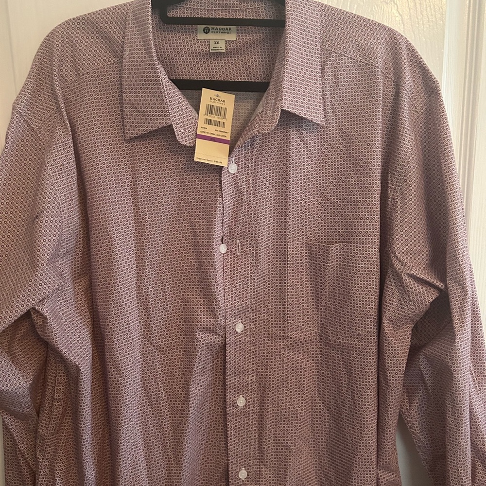 Haggar Men's Long-Sleeve Dress Shirt in Burgundy Micro Geo. M11